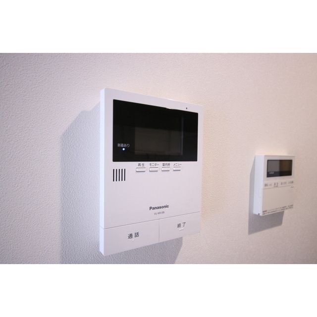 �y�Z�L�����e�B�z�@