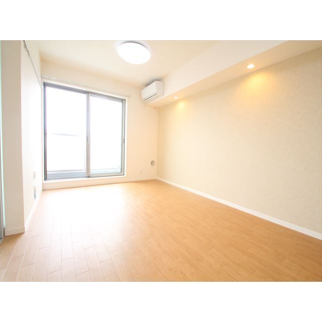 �y�����E���r���O�z�@