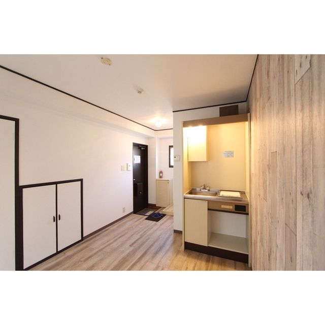 �y�����E���r���O�z�@