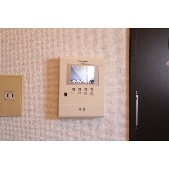 �y�Z�L�����e�B�z�@