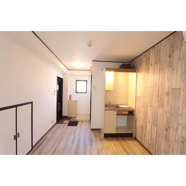 �y�����E���r���O�z�@