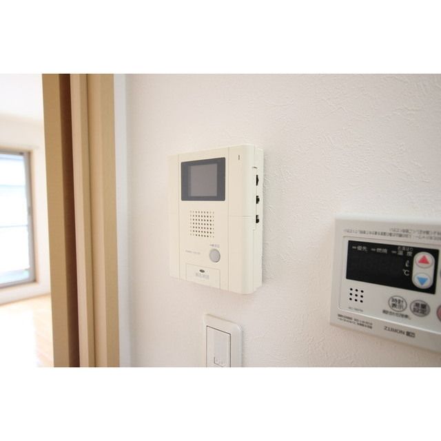 �y�Z�L�����e�B�z�@