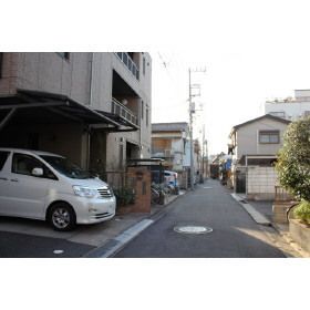 �y���]�z�@