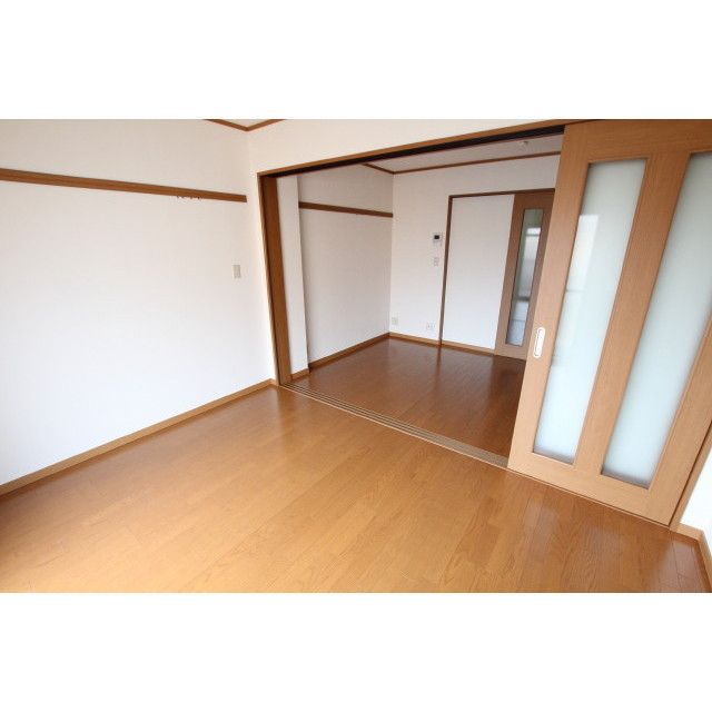 �y�����E���r���O�z�@