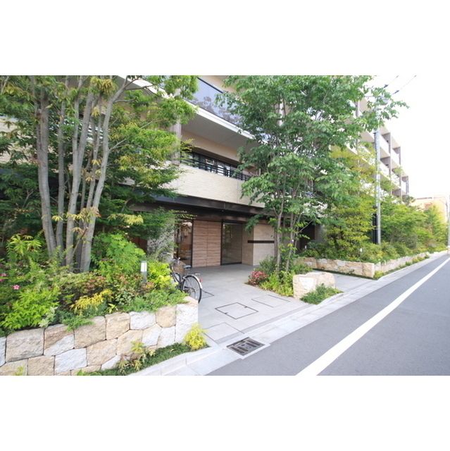 �y�G���g�����X�z�@