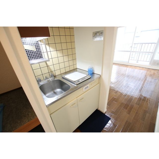 �y�Z�L�����e�B�z�@