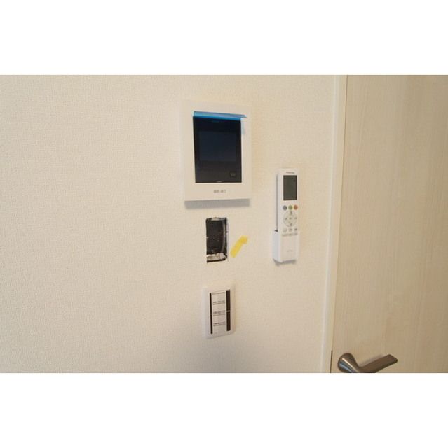 �y�Z�L�����e�B�z�@