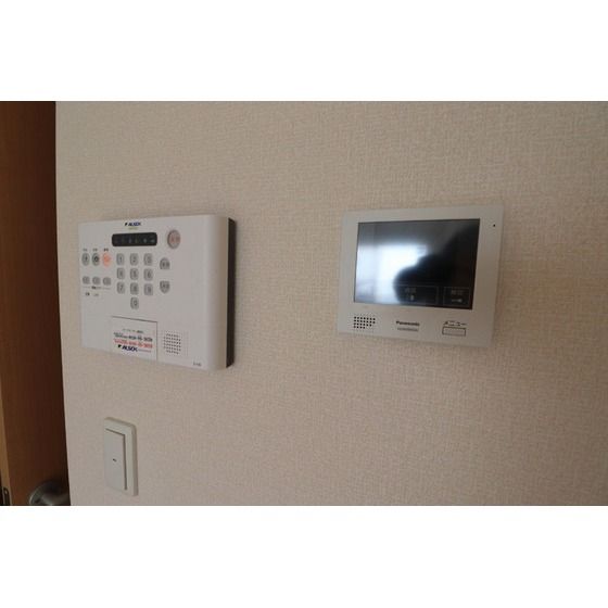 �y�Z�L�����e�B�z�@