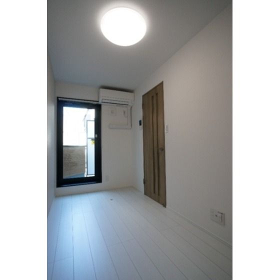 �y�����E���r���O�z�@