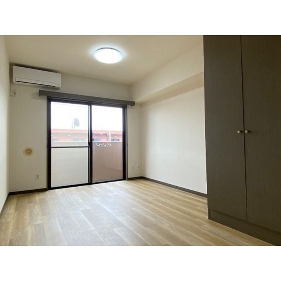 �y�����E���r���O�z�@