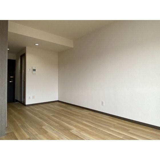 �y�����E���r���O�z�@