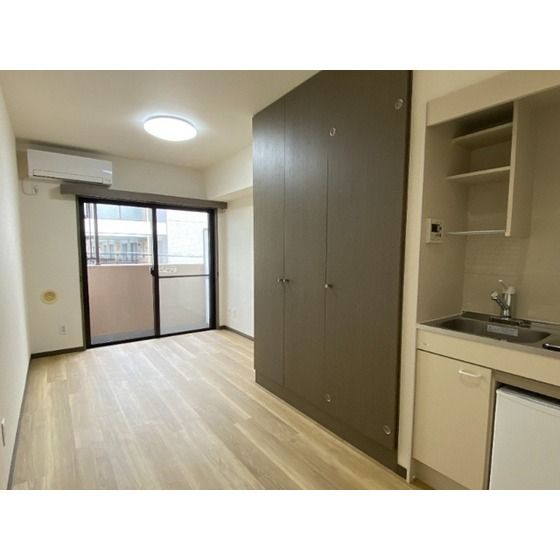 �y�����E���r���O�z�@