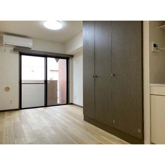 �y�����E���r���O�z�@