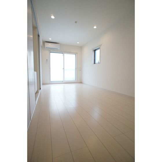 �y�����E���r���O�z�@