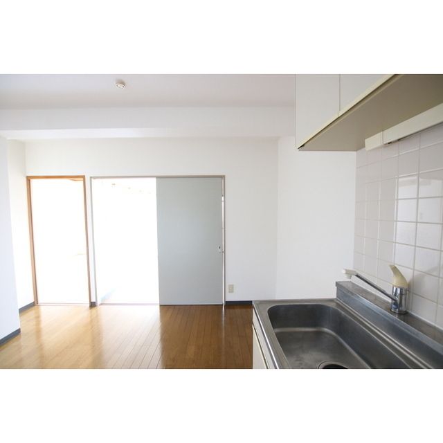 �y�����E���r���O�z�@