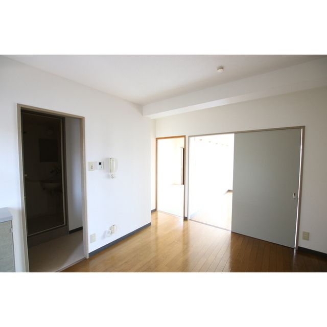 �y�����E���r���O�z�@