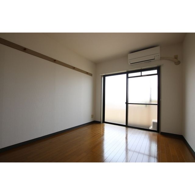 �y�����E���r���O�z�@