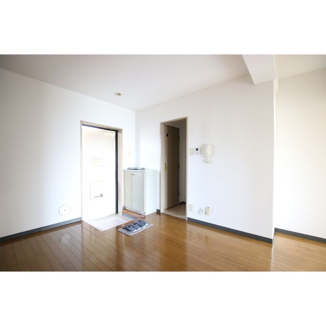 �y�����E���r���O�z�@