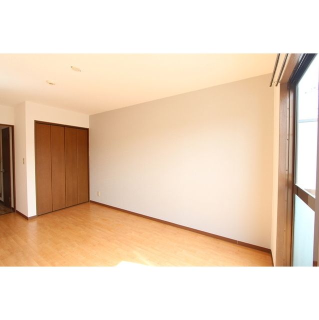 �y�����E���r���O�z�@