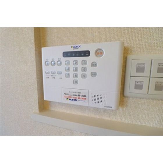 �y�Z�L�����e�B�z�@