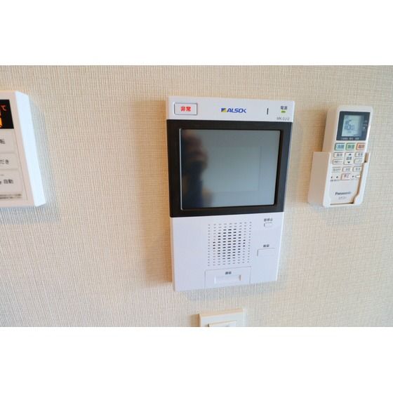 �y�Z�L�����e�B�z�@