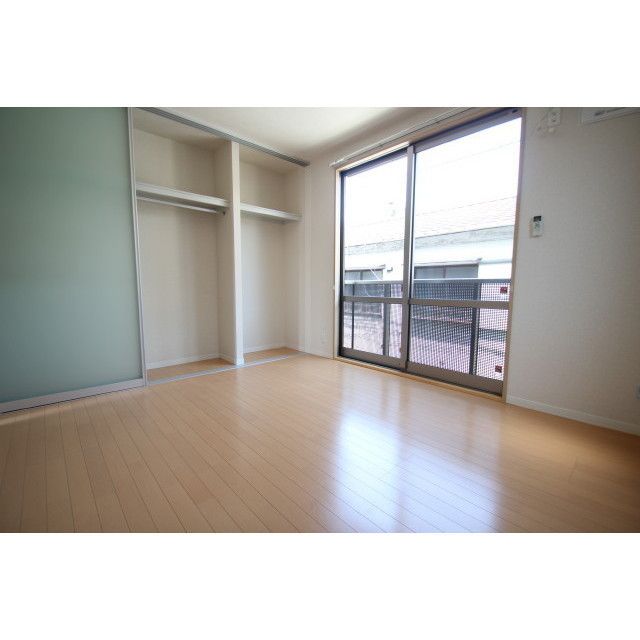 �y�����E���r���O�z�@