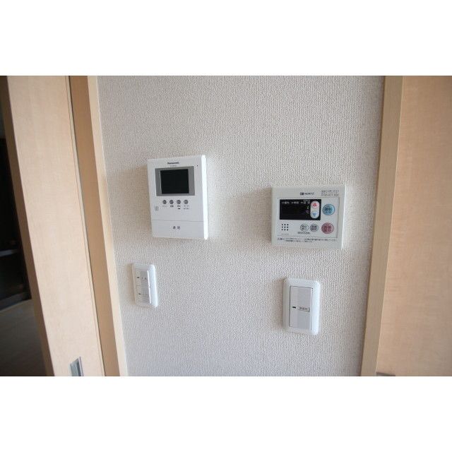 �y�Z�L�����e�B�z�@