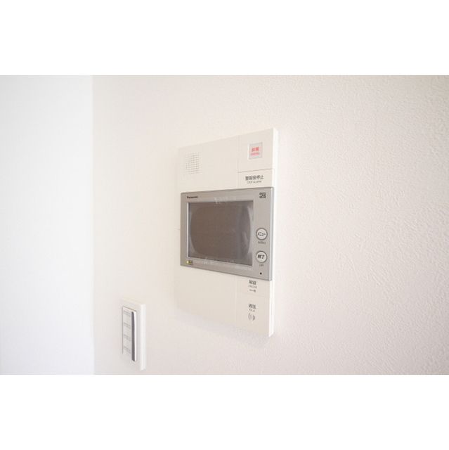 �y�Z�L�����e�B�z�@