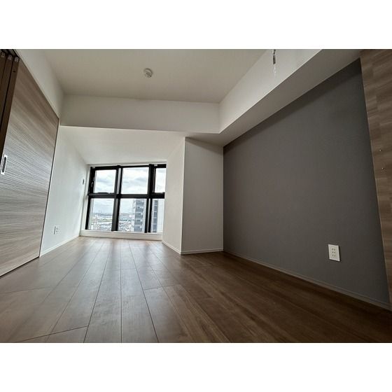 �y�����E���r���O�z�@