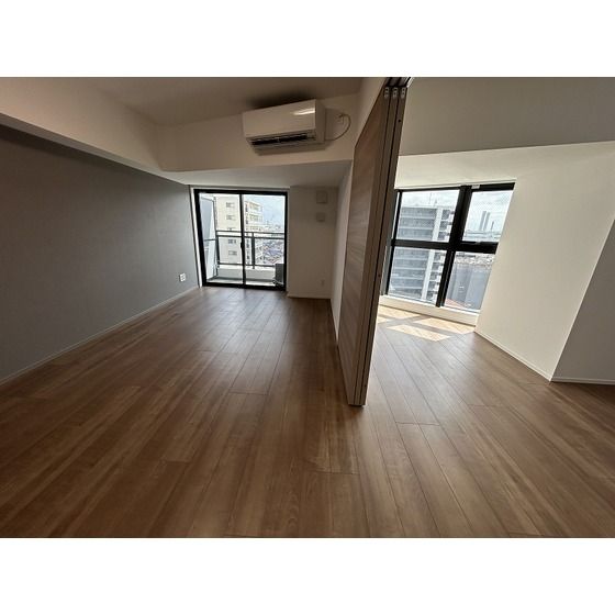 �y�����E���r���O�z�@