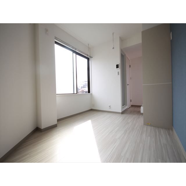 �y�����E���r���O�z�@