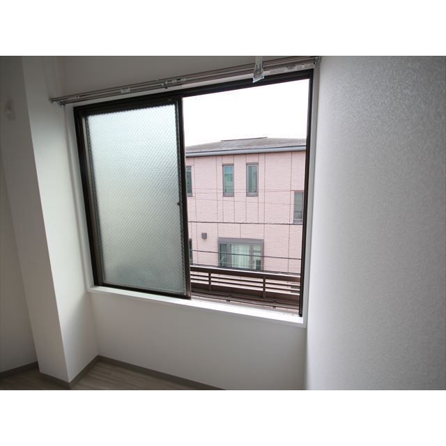 �y���]�z�@