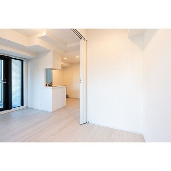 �y�����E���r���O�z�@