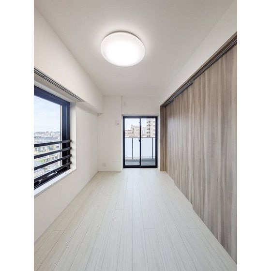 �y�����E���r���O�z�@