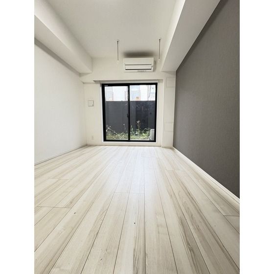 �y�����E���r���O�z�@