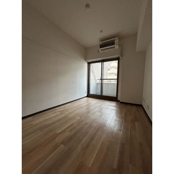 �y�����E���r���O�z�@