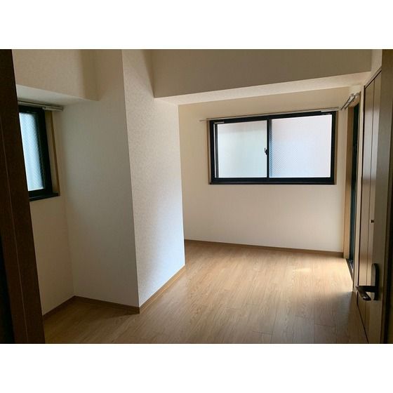 �y�����E���r���O�z�@