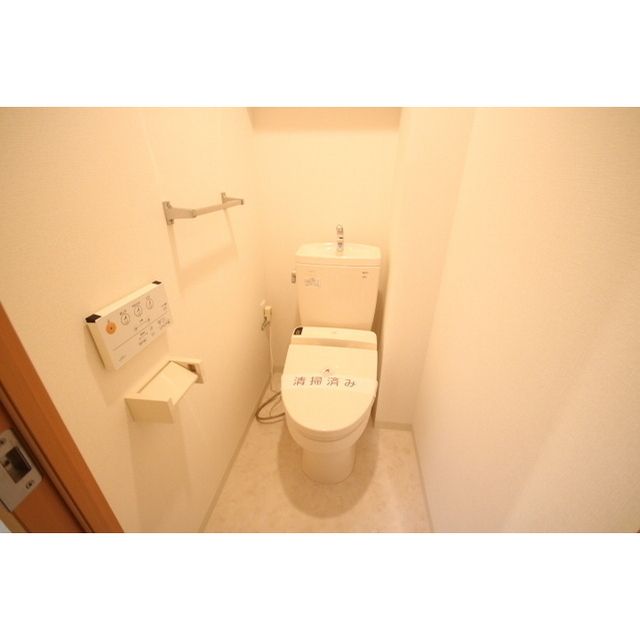 【トイレ】　別部屋同間取りタイプの参考写真です。