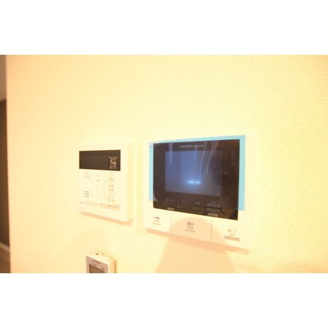 �y�Z�L�����e�B�z�@