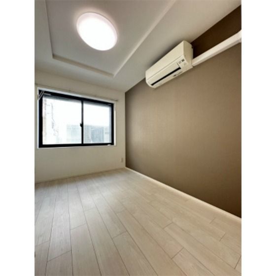 �y�����E���r���O�z�@