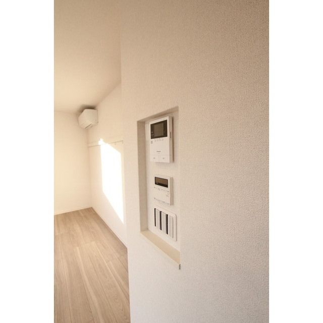 �y�Z�L�����e�B�z�@