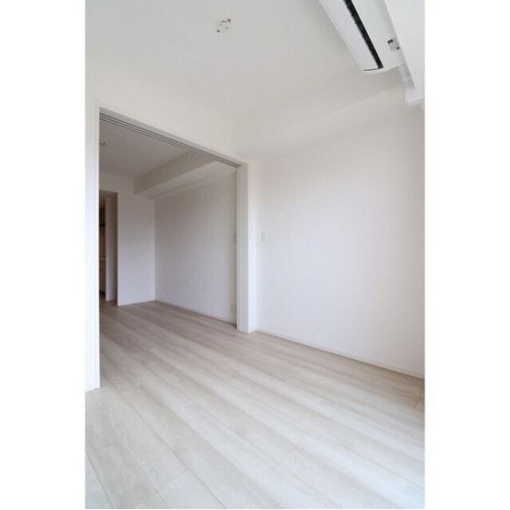 �y�����E���r���O�z�@