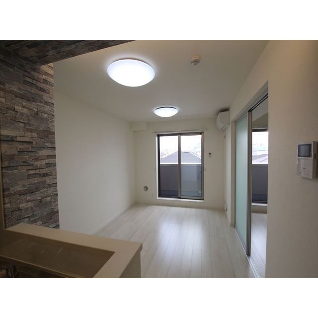 �y�����E���r���O�z�@��10.6���̗m��